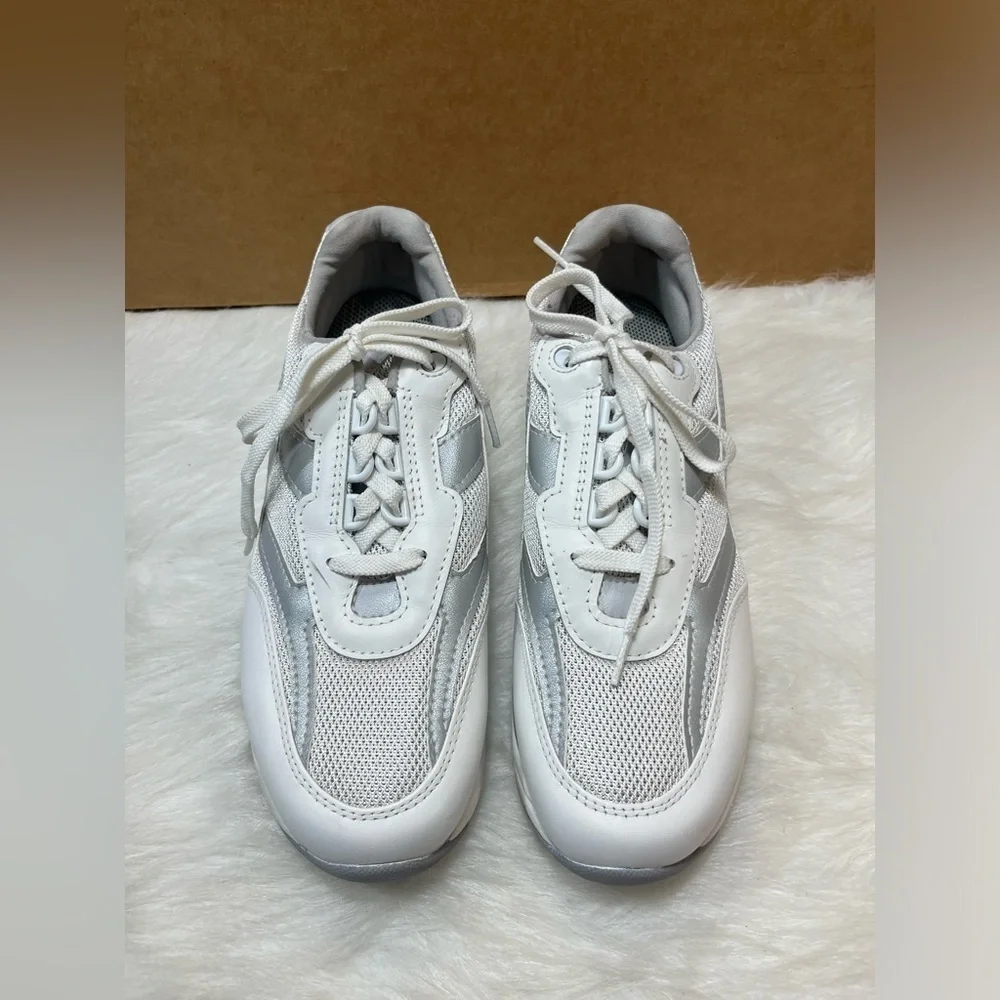 SAS Tour Mesh Walking Shoe Womens Size 9N White Silver Sneakers.
